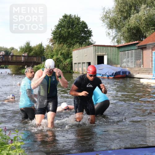 31.08.2025 - Elbe Triathlon Hamburg Luisa Fischer http://msf.ph/oto/8683192 31.08.2025 10:13:46 Schwimmen 934, 1029, 1059, 1089, 1103, 1108 meine-sportfotos.de