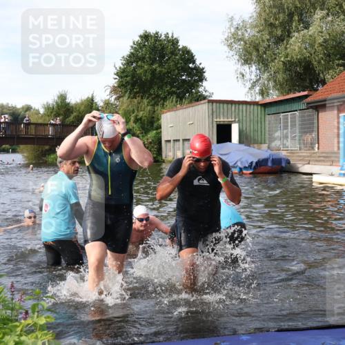 31.08.2025 - Elbe Triathlon Hamburg Luisa Fischer http://msf.ph/oto/8683193 31.08.2025 10:13:46 Schwimmen 934, 1029, 1059, 1089, 1103, 1108 meine-sportfotos.de