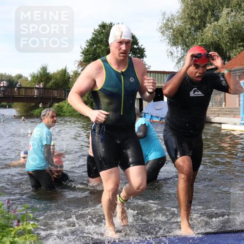31.08.2025 - Elbe Triathlon Hamburg Luisa Fischer http://msf.ph/oto/8683200 31.08.2025 10:13:47 Schwimmen 934, 1029, 1059, 1089, 1103, 1108 meine-sportfotos.de