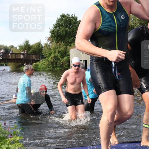 31.08.2025 - Elbe Triathlon Hamburg Luisa Fischer http://msf.ph/oto/8683204 31.08.2025 10:13:48 Schwimmen 934, 1029, 1054, 1059, 1089, 1103, 1108 meine-sportfotos.de