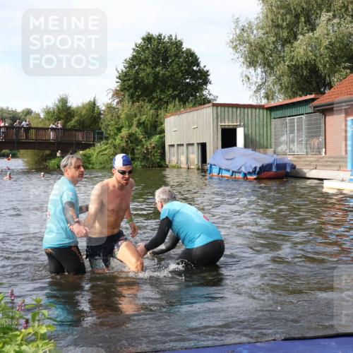 31.08.2025 - Elbe Triathlon Hamburg Luisa Fischer http://msf.ph/oto/8683229 31.08.2025 10:13:53 Schwimmen 1029, 1054, 1059, 1103, 1108 meine-sportfotos.de
