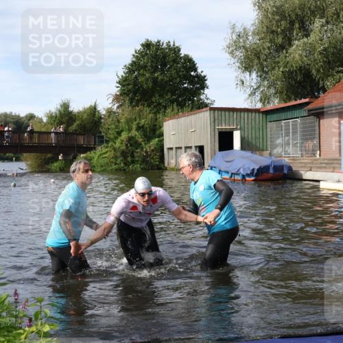 31.08.2025 - Elbe Triathlon Hamburg Luisa Fischer http://msf.ph/oto/8683271 31.08.2025 10:14:04 Schwimmen 1010 meine-sportfotos.de