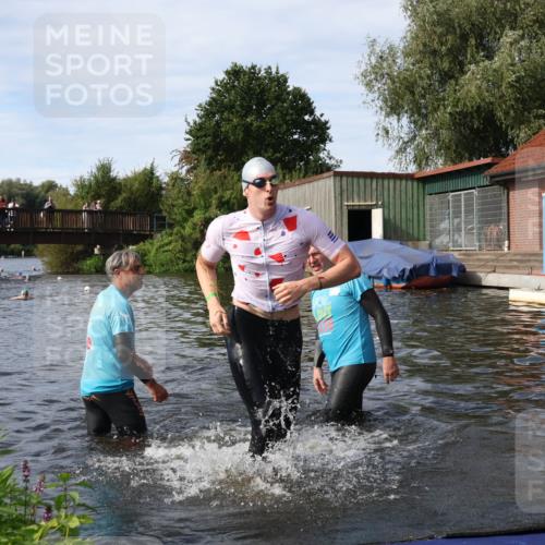 31.08.2025 - Elbe Triathlon Hamburg Luisa Fischer http://msf.ph/oto/8683277 31.08.2025 10:14:05 Schwimmen 1010 meine-sportfotos.de