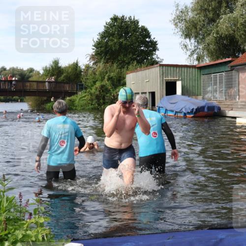 31.08.2025 - Elbe Triathlon Hamburg Luisa Fischer http://msf.ph/oto/8683287 31.08.2025 10:14:35 Schwimmen 941, 987, 1015 meine-sportfotos.de