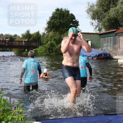 31.08.2025 - Elbe Triathlon Hamburg Luisa Fischer http://msf.ph/oto/8683291 31.08.2025 10:14:36 Schwimmen 941, 987, 1015 meine-sportfotos.de