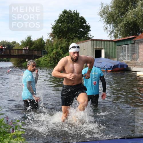 31.08.2025 - Elbe Triathlon Hamburg Luisa Fischer http://msf.ph/oto/8683299 31.08.2025 10:14:40 Schwimmen 941, 1015 meine-sportfotos.de