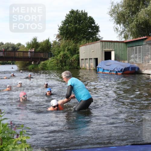 31.08.2025 - Elbe Triathlon Hamburg Luisa Fischer http://msf.ph/oto/8683349 31.08.2025 10:15:11 Schwimmen 956, 1057, 1068, 1072 meine-sportfotos.de