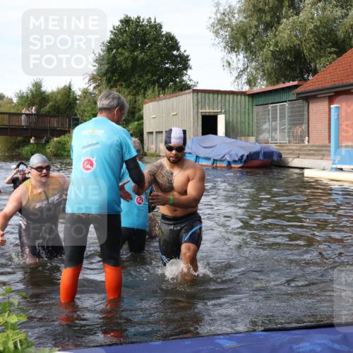 31.08.2025 - Elbe Triathlon Hamburg Luisa Fischer http://msf.ph/oto/8683374 31.08.2025 10:15:24 Schwimmen 1011, 1040, 1041, 1102 meine-sportfotos.de