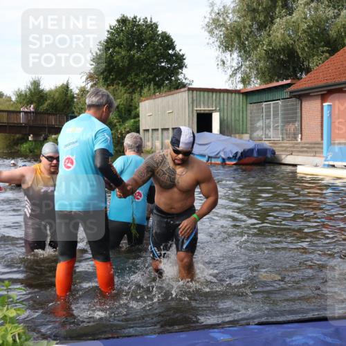 31.08.2025 - Elbe Triathlon Hamburg Luisa Fischer http://msf.ph/oto/8683375 31.08.2025 10:15:24 Schwimmen 1011, 1040, 1041, 1102 meine-sportfotos.de