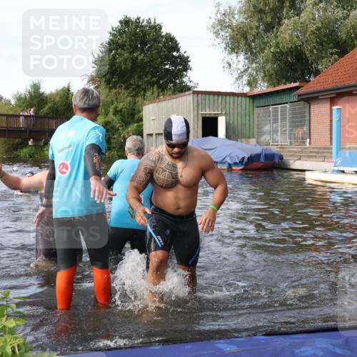 31.08.2025 - Elbe Triathlon Hamburg Luisa Fischer http://msf.ph/oto/8683378 31.08.2025 10:15:24 Schwimmen 1011, 1040, 1041, 1102 meine-sportfotos.de