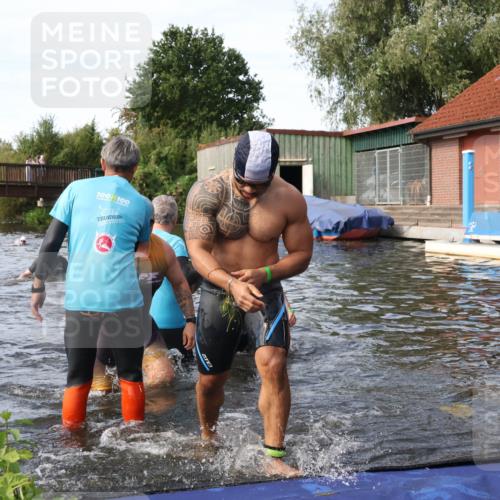 31.08.2025 - Elbe Triathlon Hamburg Luisa Fischer http://msf.ph/oto/8683381 31.08.2025 10:15:25 Schwimmen 1011, 1040, 1041, 1098, 1102 meine-sportfotos.de