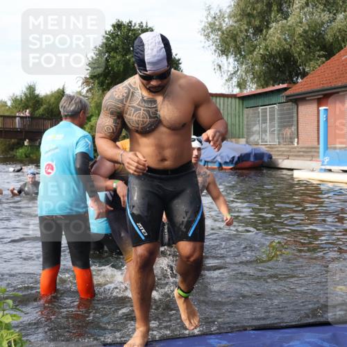 31.08.2025 - Elbe Triathlon Hamburg Luisa Fischer http://msf.ph/oto/8683383 31.08.2025 10:15:26 Schwimmen 1011, 1040, 1041, 1098, 1102 meine-sportfotos.de