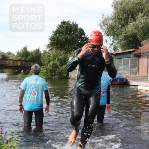 31.08.2025 - Elbe Triathlon Hamburg Luisa Fischer http://msf.ph/oto/8683420 31.08.2025 10:16:10 Schwimmen 991 meine-sportfotos.de