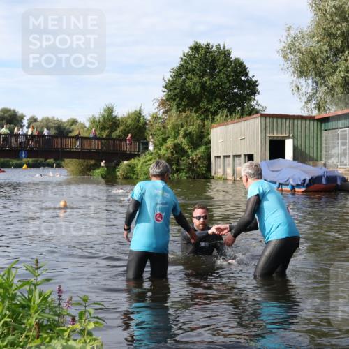 31.08.2025 - Elbe Triathlon Hamburg Luisa Fischer http://msf.ph/oto/8683422 31.08.2025 10:17:01 Schwimmen 1165 meine-sportfotos.de