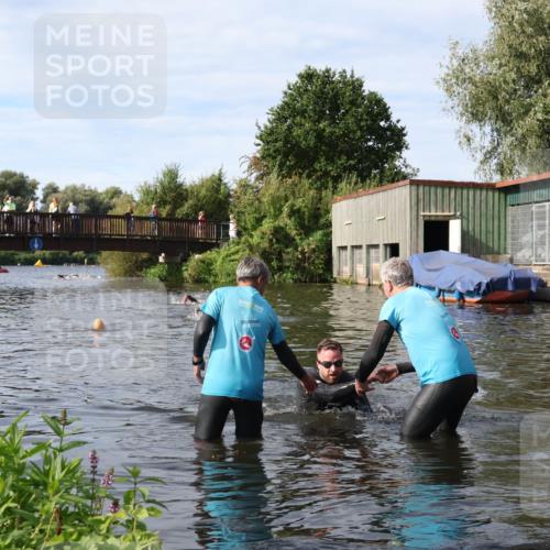 31.08.2025 - Elbe Triathlon Hamburg Luisa Fischer http://msf.ph/oto/8683424 31.08.2025 10:17:01 Schwimmen 1165 meine-sportfotos.de
