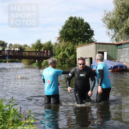 31.08.2025 - Elbe Triathlon Hamburg Luisa Fischer http://msf.ph/oto/8683433 31.08.2025 10:17:03 Schwimmen 1165 meine-sportfotos.de