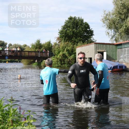 31.08.2025 - Elbe Triathlon Hamburg Luisa Fischer http://msf.ph/oto/8683434 31.08.2025 10:17:03 Schwimmen 1165 meine-sportfotos.de