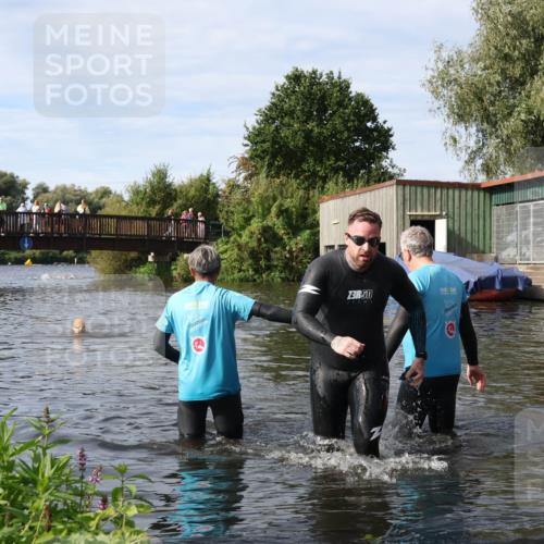 31.08.2025 - Elbe Triathlon Hamburg Luisa Fischer http://msf.ph/oto/8683436 31.08.2025 10:17:03 Schwimmen 1165 meine-sportfotos.de