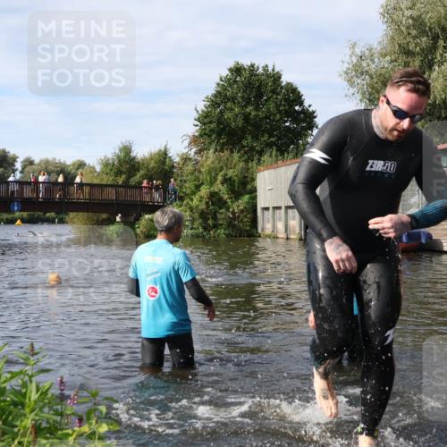 31.08.2025 - Elbe Triathlon Hamburg Luisa Fischer http://msf.ph/oto/8683444 31.08.2025 10:17:05 Schwimmen 1165 meine-sportfotos.de