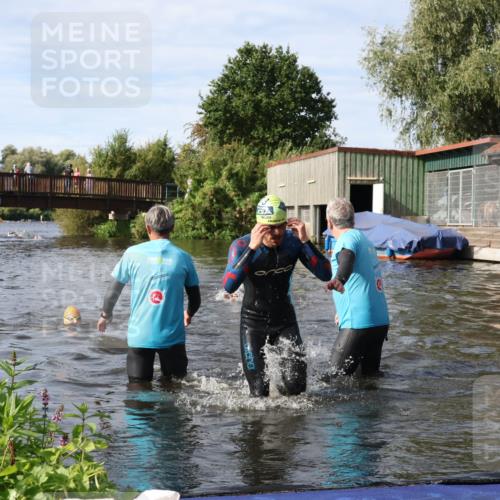 31.08.2025 - Elbe Triathlon Hamburg Luisa Fischer http://msf.ph/oto/8683446 31.08.2025 10:17:14 Schwimmen 1133, 1149 meine-sportfotos.de