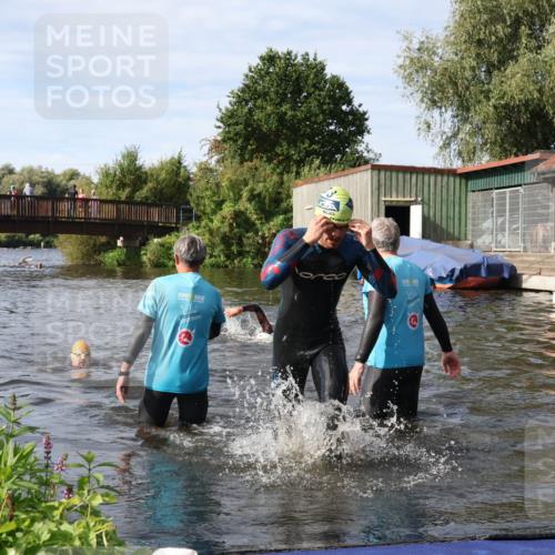31.08.2025 - Elbe Triathlon Hamburg Luisa Fischer http://msf.ph/oto/8683448 31.08.2025 10:17:14 Schwimmen 1133, 1149 meine-sportfotos.de