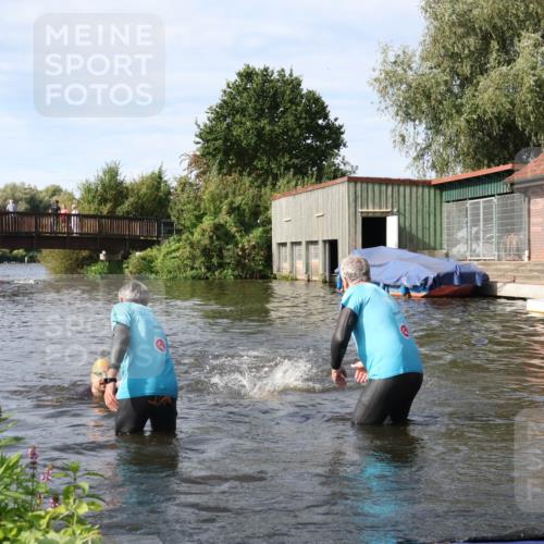 31.08.2025 - Elbe Triathlon Hamburg Luisa Fischer http://msf.ph/oto/8683466 31.08.2025 10:17:17 Schwimmen 1079, 1133, 1149 meine-sportfotos.de