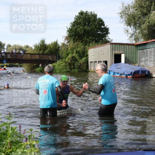 31.08.2025 - Elbe Triathlon Hamburg Luisa Fischer http://msf.ph/oto/8683524 31.08.2025 10:18:25 Schwimmen 1219 meine-sportfotos.de