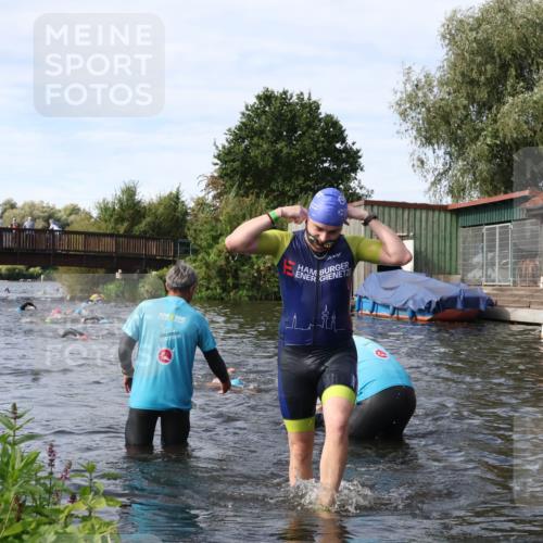 31.08.2025 - Elbe Triathlon Hamburg Luisa Fischer http://msf.ph/oto/8683551 31.08.2025 10:18:43 Schwimmen 1025, 1160 meine-sportfotos.de