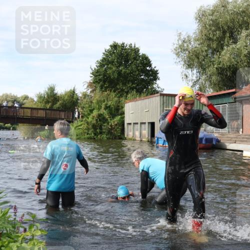 31.08.2025 - Elbe Triathlon Hamburg Luisa Fischer http://msf.ph/oto/8683566 31.08.2025 10:18:47 Schwimmen 1025, 1160, 1191 meine-sportfotos.de