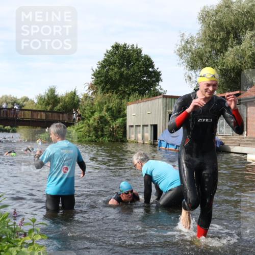 31.08.2025 - Elbe Triathlon Hamburg Luisa Fischer http://msf.ph/oto/8683568 31.08.2025 10:18:47 Schwimmen 1025, 1160, 1191 meine-sportfotos.de