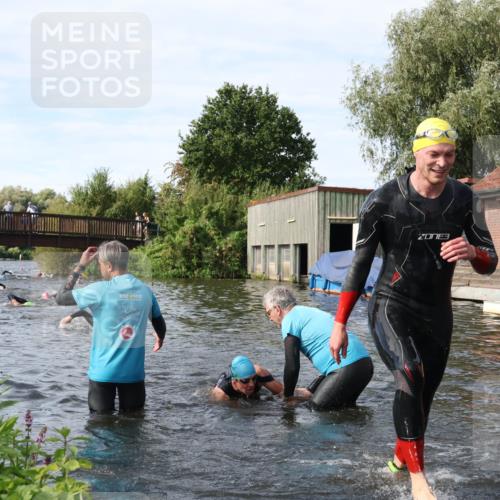 31.08.2025 - Elbe Triathlon Hamburg Luisa Fischer http://msf.ph/oto/8683569 31.08.2025 10:18:47 Schwimmen 1025, 1160, 1191 meine-sportfotos.de