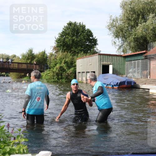 31.08.2025 - Elbe Triathlon Hamburg Luisa Fischer http://msf.ph/oto/8683571 31.08.2025 10:18:49 Schwimmen 1025, 1160, 1191 meine-sportfotos.de