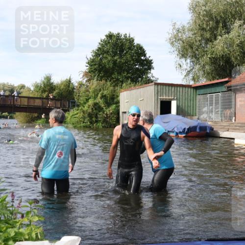 31.08.2025 - Elbe Triathlon Hamburg Luisa Fischer http://msf.ph/oto/8683572 31.08.2025 10:18:49 Schwimmen 1025, 1160, 1191 meine-sportfotos.de