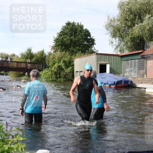 31.08.2025 - Elbe Triathlon Hamburg Luisa Fischer http://msf.ph/oto/8683575 31.08.2025 10:18:49 Schwimmen 1025, 1160, 1191 meine-sportfotos.de