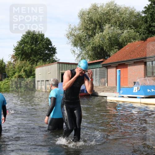 31.08.2025 - Elbe Triathlon Hamburg Luisa Fischer http://msf.ph/oto/8683582 31.08.2025 10:18:51 Schwimmen 1025, 1160, 1191 meine-sportfotos.de