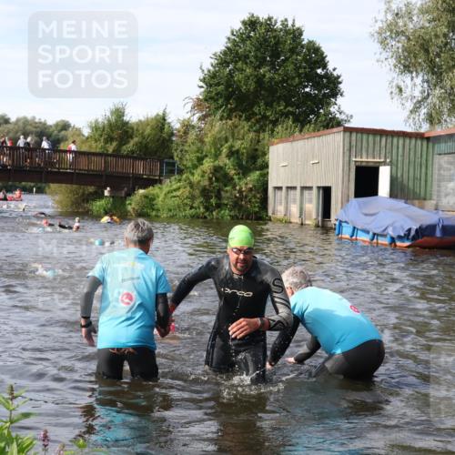 31.08.2025 - Elbe Triathlon Hamburg Luisa Fischer http://msf.ph/oto/8683594 31.08.2025 10:19:04 Schwimmen 1123, 1128, 1183, 1196 meine-sportfotos.de