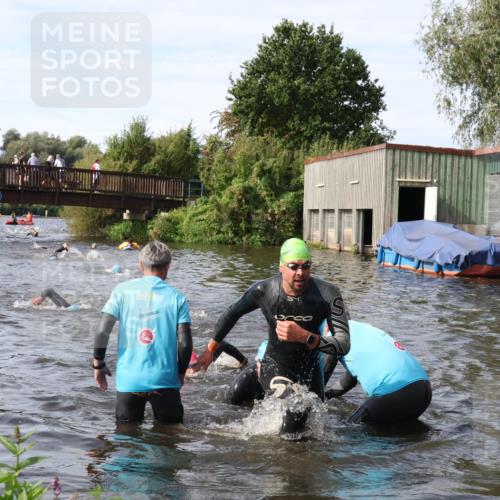 31.08.2025 - Elbe Triathlon Hamburg Luisa Fischer http://msf.ph/oto/8683595 31.08.2025 10:19:04 Schwimmen 1123, 1128, 1183, 1196 meine-sportfotos.de