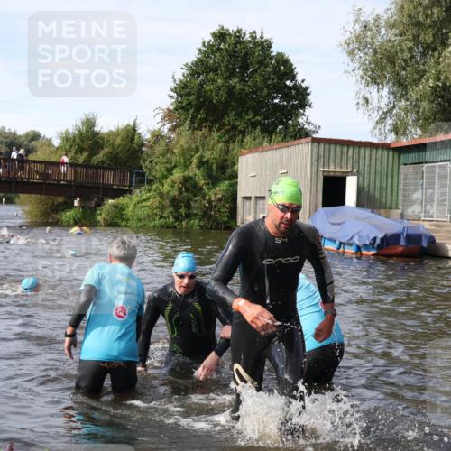 31.08.2025 - Elbe Triathlon Hamburg Luisa Fischer http://msf.ph/oto/8683599 31.08.2025 10:19:05 Schwimmen 1123, 1128, 1183, 1196 meine-sportfotos.de