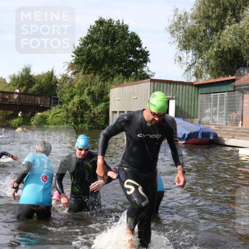 31.08.2025 - Elbe Triathlon Hamburg Luisa Fischer http://msf.ph/oto/8683600 31.08.2025 10:19:05 Schwimmen 1123, 1128, 1183, 1196 meine-sportfotos.de
