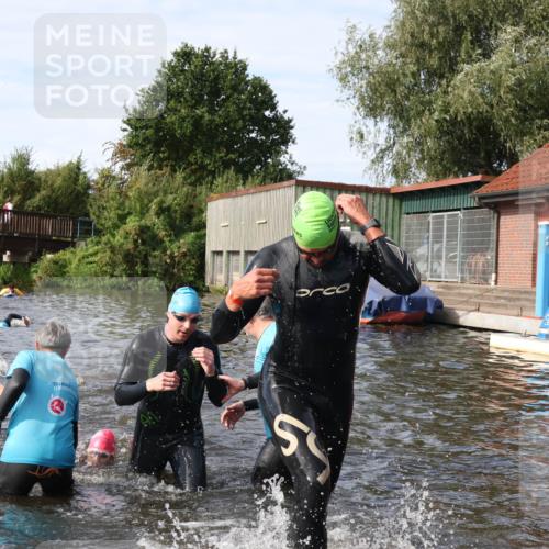 31.08.2025 - Elbe Triathlon Hamburg Luisa Fischer http://msf.ph/oto/8683602 31.08.2025 10:19:06 Schwimmen 1123, 1128, 1183, 1196 meine-sportfotos.de