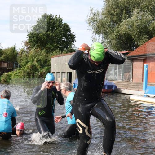 31.08.2025 - Elbe Triathlon Hamburg Luisa Fischer http://msf.ph/oto/8683603 31.08.2025 10:19:06 Schwimmen 1123, 1128, 1183, 1196 meine-sportfotos.de
