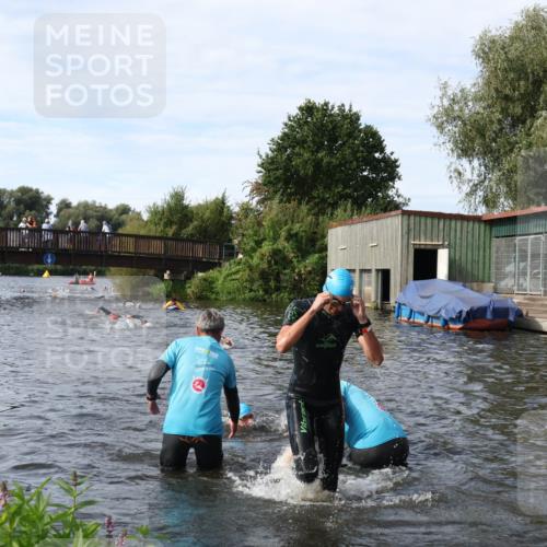 31.08.2025 - Elbe Triathlon Hamburg Luisa Fischer http://msf.ph/oto/8683612 31.08.2025 10:19:12 Schwimmen 1123, 1128, 1183, 1202 meine-sportfotos.de