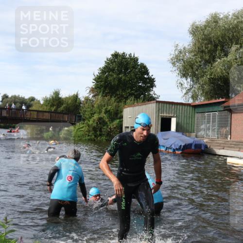 31.08.2025 - Elbe Triathlon Hamburg Luisa Fischer http://msf.ph/oto/8683616 31.08.2025 10:19:13 Schwimmen 1123, 1128, 1183, 1202 meine-sportfotos.de