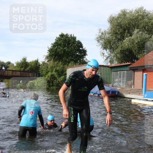 31.08.2025 - Elbe Triathlon Hamburg Luisa Fischer http://msf.ph/oto/8683618 31.08.2025 10:19:13 Schwimmen 1123, 1128, 1183, 1202 meine-sportfotos.de