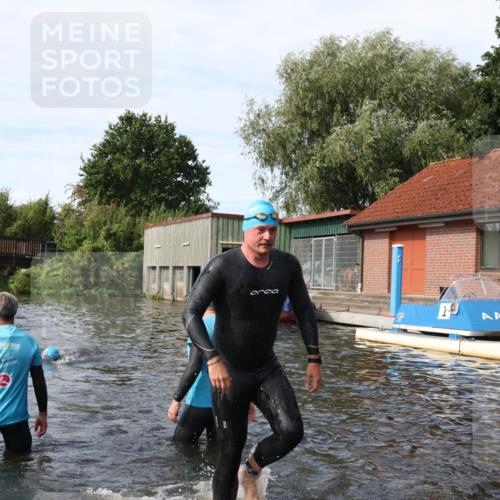 31.08.2025 - Elbe Triathlon Hamburg Luisa Fischer http://msf.ph/oto/8683629 31.08.2025 10:19:16 Schwimmen 1123, 1202 meine-sportfotos.de