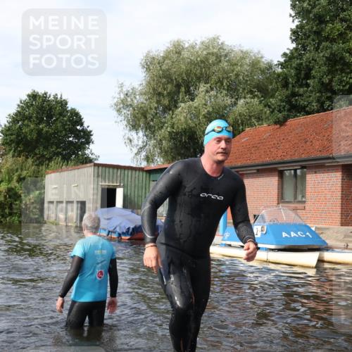 31.08.2025 - Elbe Triathlon Hamburg Luisa Fischer http://msf.ph/oto/8683632 31.08.2025 10:19:17 Schwimmen 1123, 1202 meine-sportfotos.de