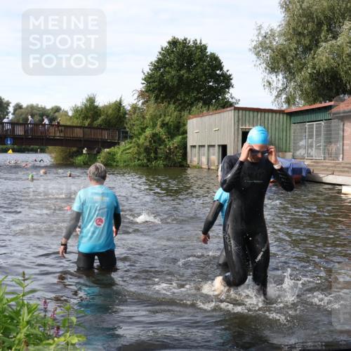 31.08.2025 - Elbe Triathlon Hamburg Luisa Fischer http://msf.ph/oto/8683641 31.08.2025 10:19:27 Schwimmen 1187, 1209 meine-sportfotos.de