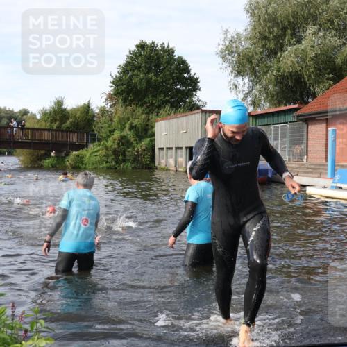 31.08.2025 - Elbe Triathlon Hamburg Luisa Fischer http://msf.ph/oto/8683645 31.08.2025 10:19:28 Schwimmen 1155, 1187, 1209 meine-sportfotos.de