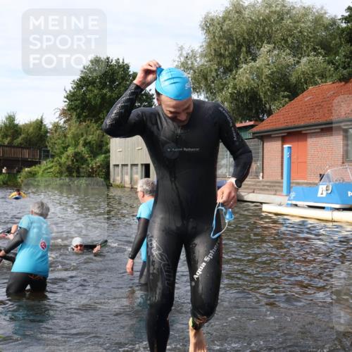 31.08.2025 - Elbe Triathlon Hamburg Luisa Fischer http://msf.ph/oto/8683648 31.08.2025 10:19:29 Schwimmen 1155, 1187, 1209 meine-sportfotos.de