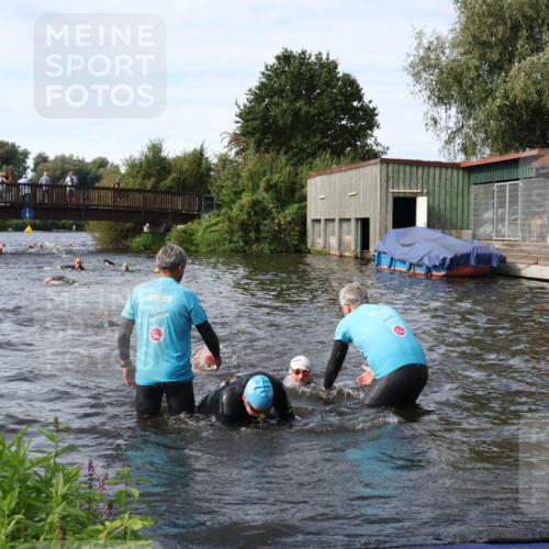 31.08.2025 - Elbe Triathlon Hamburg Luisa Fischer http://msf.ph/oto/8683649 31.08.2025 10:19:32 Schwimmen 1155, 1164, 1187, 1209 meine-sportfotos.de
